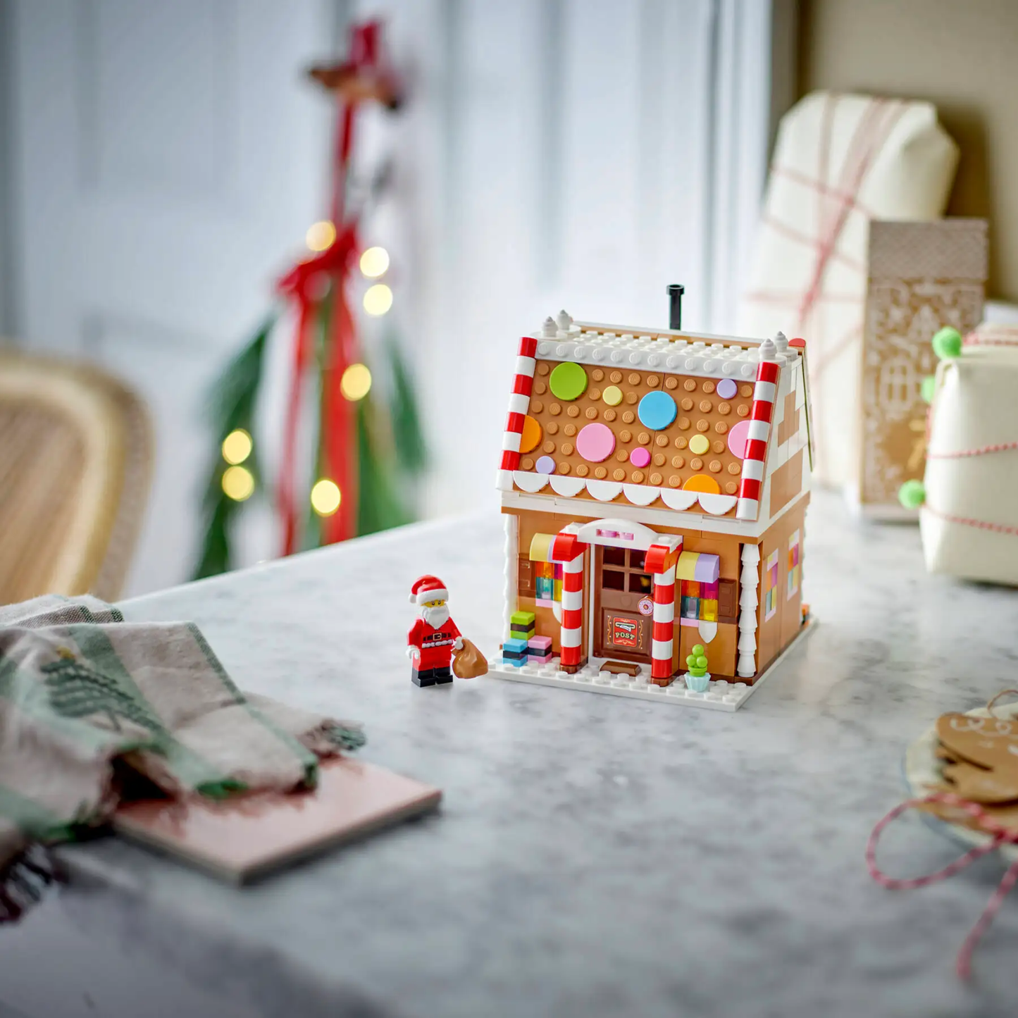 Festive Gingerbread House LEGO Set (40809)