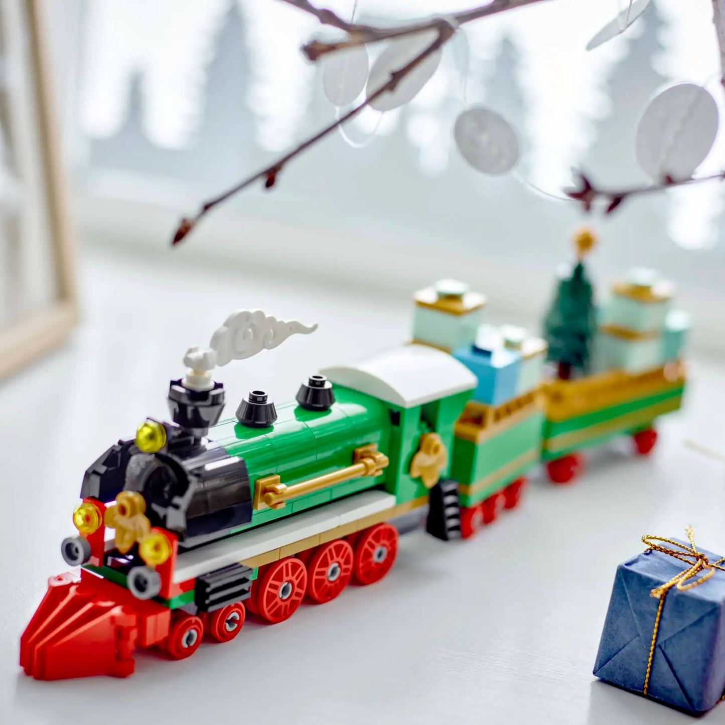 Winter Holiday Train - LEGO Set (40700)