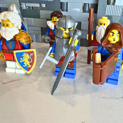 Lion Knights - Castle Mystery LEGO Minifigures - 5 Pack