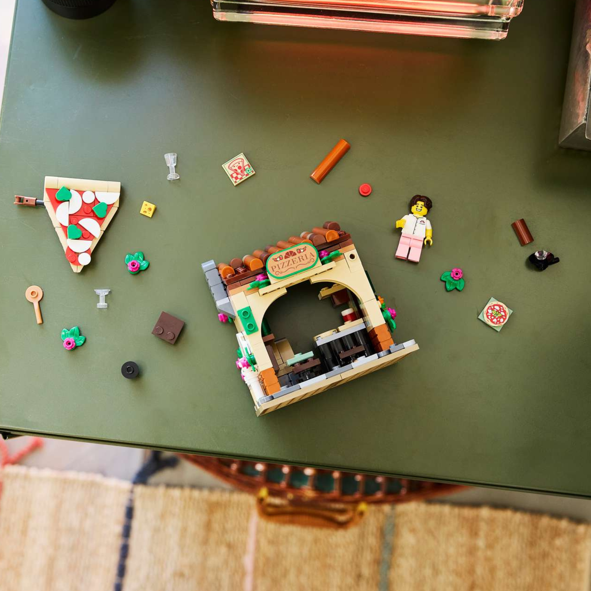 Restaurants of the World: Italy LEGO Set (40909)